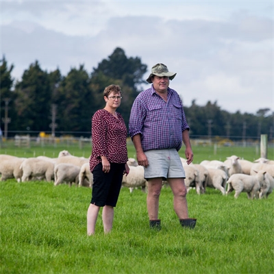 Matt-&-Tracey-Jones-Sheep-Farmers